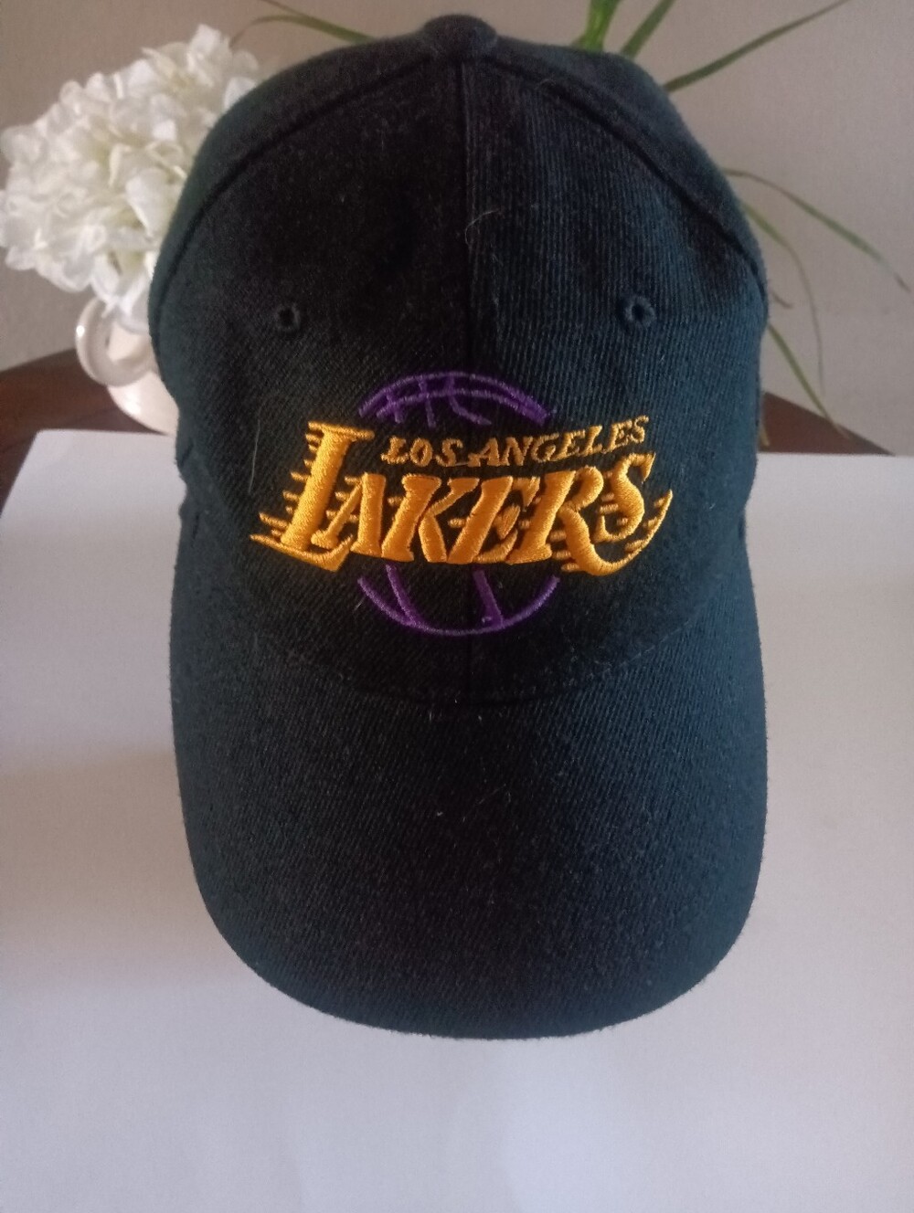 VTG Black Los Angeles Lakers Baseball Cap With Purple And Gold Lakers Graphic
